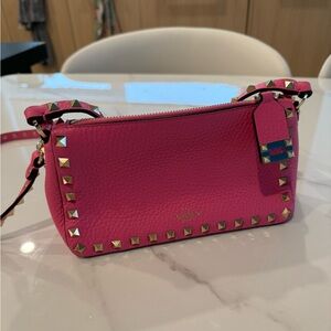 Valentino Garavani Grainy Calfskin Crossbody Bag - Pink